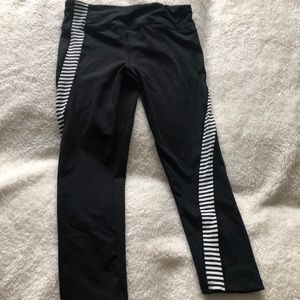 NWOT Forever 21 work out Capri Leggings